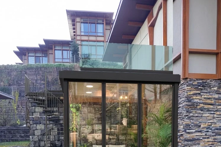 Villa için tasarlanan modern cam kış bahçesi render çalışması.