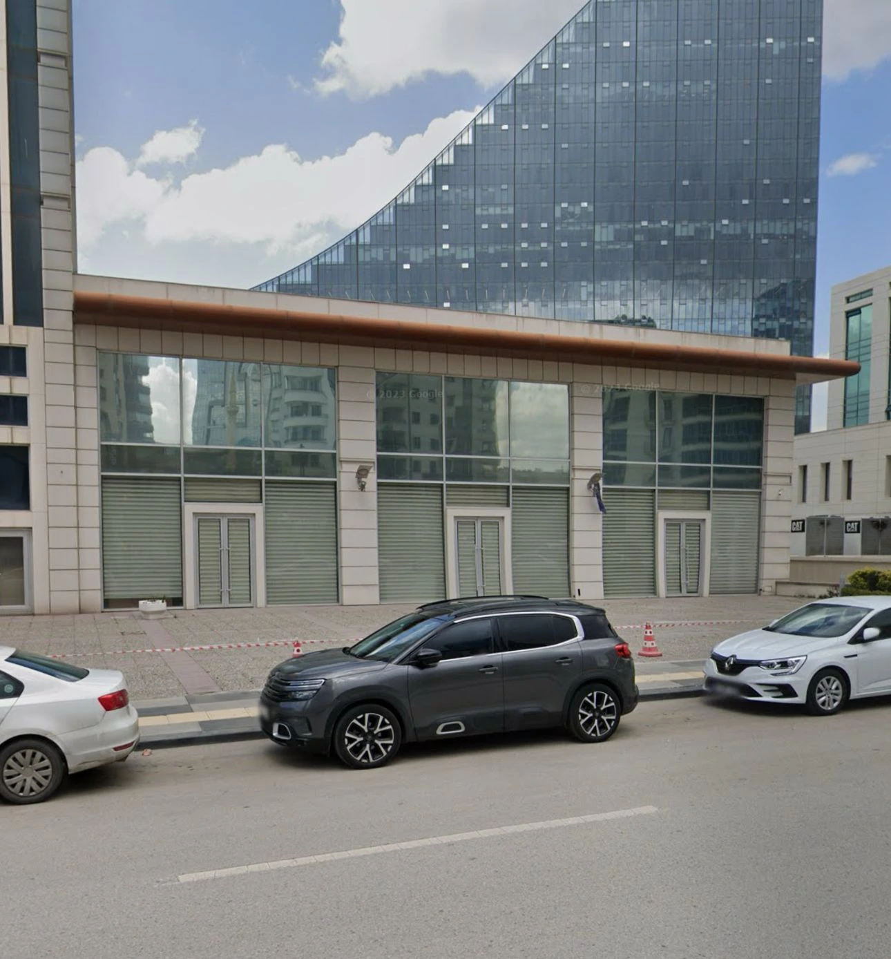 Zerzevan Restoran projesi öncesi Ankara Çukurambar mevcut ticari cephe